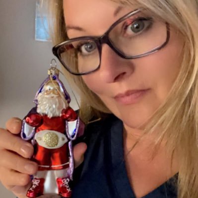 Bfly1972's profile picture. Nurse Manager/Clinical CoOrdinator🚑 Road Racing Marshal on the Isle of Man 🇮🇲🦺🩺🏍️ Dog Mum 🐾 In somnis Avolavimus 🦋The universe rewards the brave💙🏁