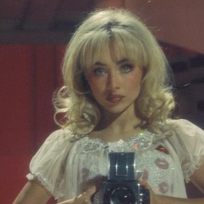 sabrinadecodesc's profile picture. sabrina carpenter e vasco da gama e novelas.