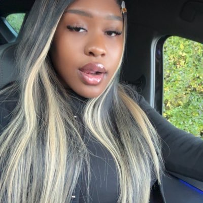 ririrightnextto's profile picture. London baby🫨