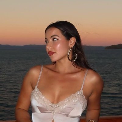 Arnie024w's profile picture. Clothing studio CEO | Food lover, hiker & fisherwoman | Independent & ambitious | Boundaries matter—NO PORN.