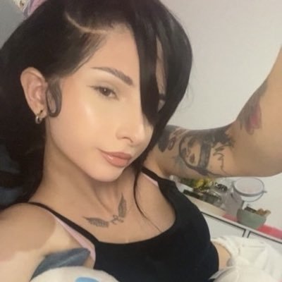 Runabayo's profile picture. ☀️ Cosplayer ♡ Gamer ♡ Currently in jail for being too silly ♡ Check out my other links below! @ParagonFGC ♡