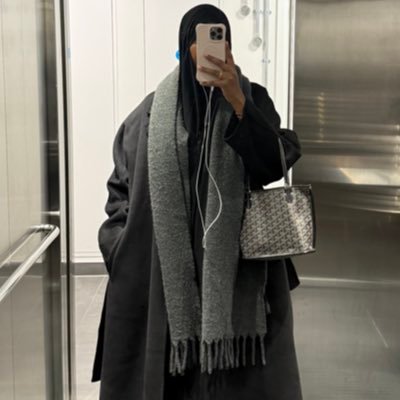 h__70ii's profile picture. 