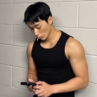 stcrkitten's profile picture. will bite. ur fave guitarist. dtf. // multiship. dual fc. // K ♡ S ♡ Aureliens ♡ // priv: @rinniebaybee