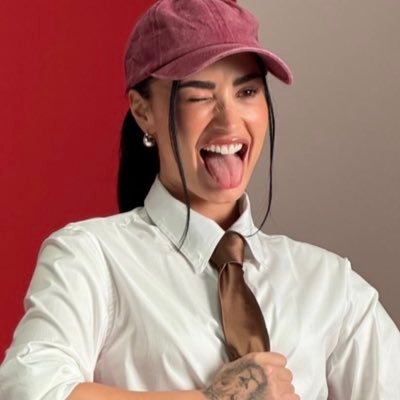 naoealaaura's profile picture. aqui eu sou fangirl