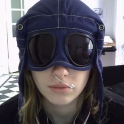 whoatte's profile picture. dios patria y sputnik para mi familia