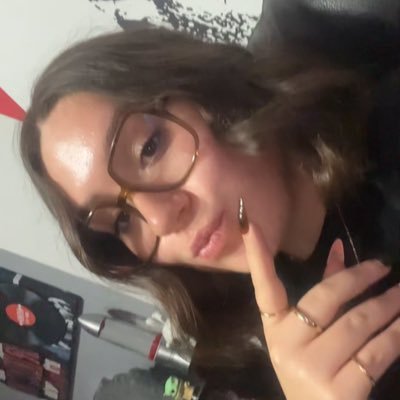 leanelcrcq's profile picture. c’est la danse des voyous