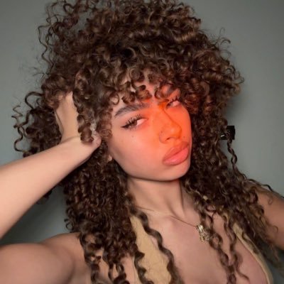 lifeofarawbitch's profile picture. 🦋.