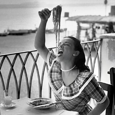 flor_del_ceibo's profile picture. Los flordeceibo defendemos el pensamiento y producción nacional.
Trabajo para que los argentinos accedan a su vivienda.
Hablo de astrologia, arquitectura y arte