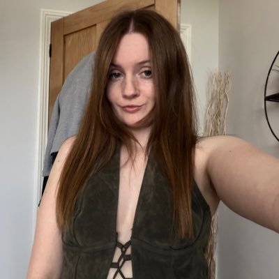 AnnabelleHallUK's profile picture. go on have a little scroll - insta annabellehall_95