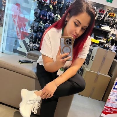 Alealeyandra96's profile picture. No me sigas, Twitteo mucho. De hecho solo Twitteó por diversión.     

Embajadora 1946 ⭐⚽💙🤍

U. Cun - Diseño Gráfico 💚

🏳️‍🌈