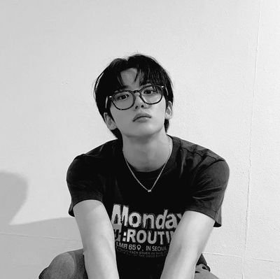 errorveil's profile picture. Orias Ignatius Dravenor. HF2MS6013, Charm, Arithmancy & Transfiguration.