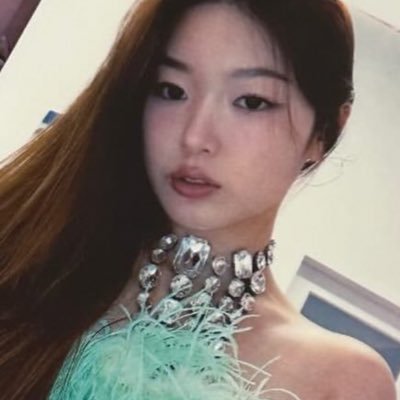 girlwhobegins's profile picture. if sydney adamu & evan buckley were mixed in one awkward girl.