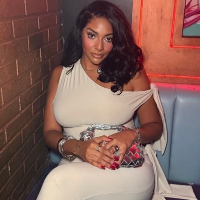 SlayyyRose's profile picture. delightfully dyslexic