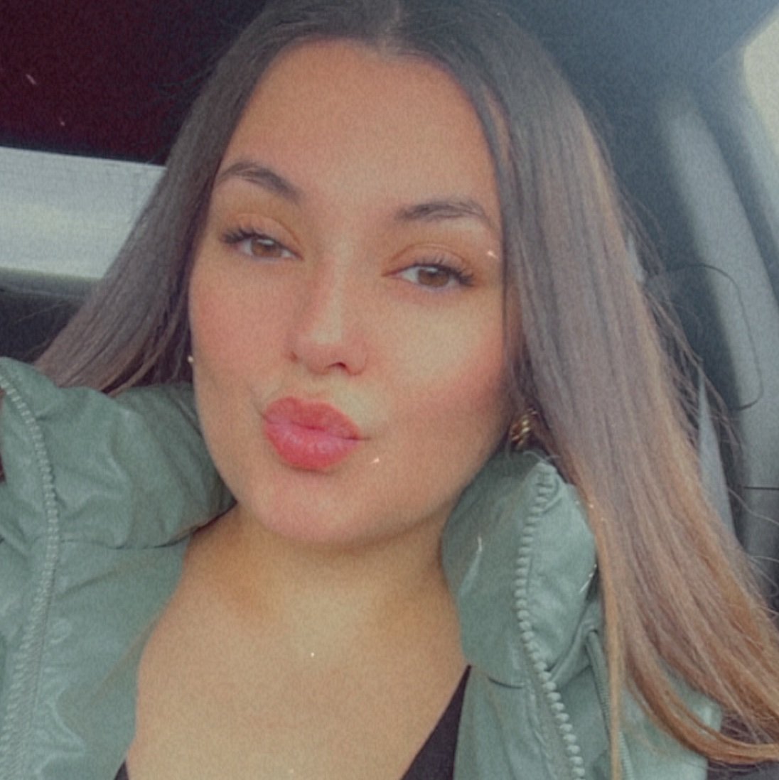 Crystalvg99's profile picture. 