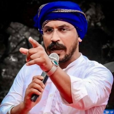 Aparichit_2022's profile picture. अरे ओ, मनुवादियो और जातकवादियो, 100 बार सोच 🤔 कर पंगा,दंगा लेना, क्योंकि मेरा बड़ा भाई चंदरशेखर आज़ाद है, उसे रावण भी कहते है !! जनहित में जारी 🙏
महादेववंसज🔱