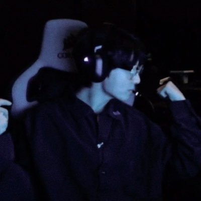 pausykess's profile picture. 