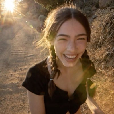 defnotrabish's profile picture. 