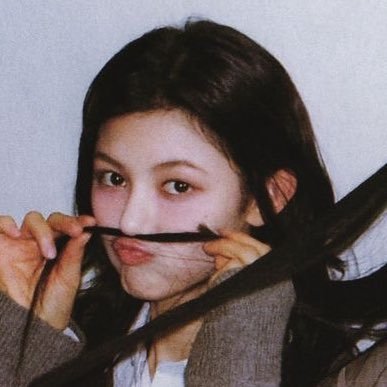 deernelle's profile picture. wlm = women loving marsh (sisters)