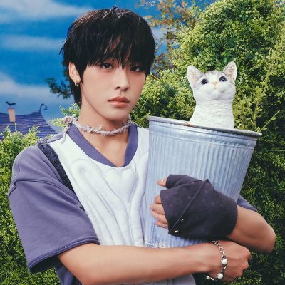 meuchis's profile picture. aesmixx revolution