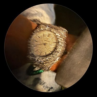 she85546's profile picture. A girl 👧 was killed. the killer took her phone 📱 , airpods, piano 🎹 and money 💵 .what did she lose first!!!The winner get $$$