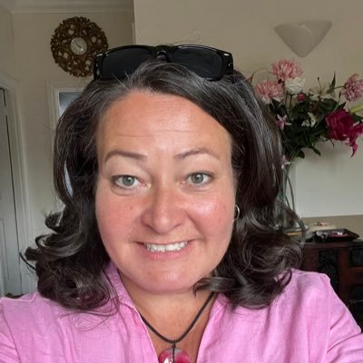 TashaWoodford's profile picture. 👩‍🎨Pet portrait Artist.    👩‍💼 Career Coach & CV critiques.          🐻Dog Mum to @mulberrydeFloof