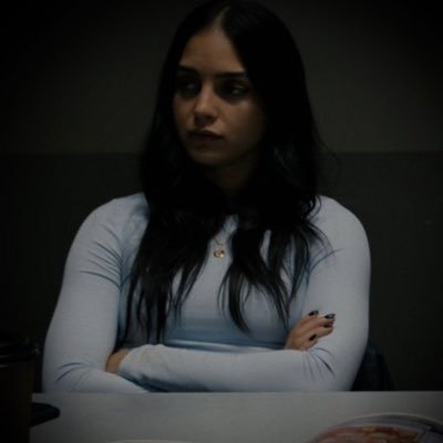 divinedhumanity's profile picture. my house is on pretty girl avenue .ᐟ