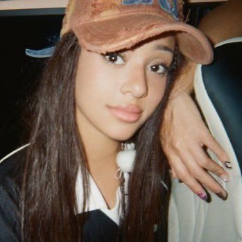 zdnelivs's profile picture. 