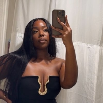 __reinenoire's profile picture. 