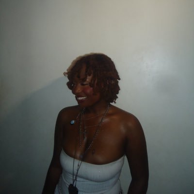 ADEMURE__'s profile picture. 21 yo Thrifter🧶⋆. ⋅☆⋅ ⋆ Intern Writer, community & Talent manager ⋆. ⋅☆⋅ 🌱: @Okirks_ @shopademure @waywardmvmt @kkiauxglb Wayward princess🧚🏽‍♀️