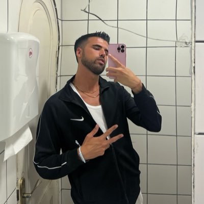 alesanzro's profile picture. 