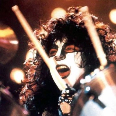 spacefox94's profile picture. i heart kiss!! - rhythm guitarist for tbt - click tha view more 4 other info