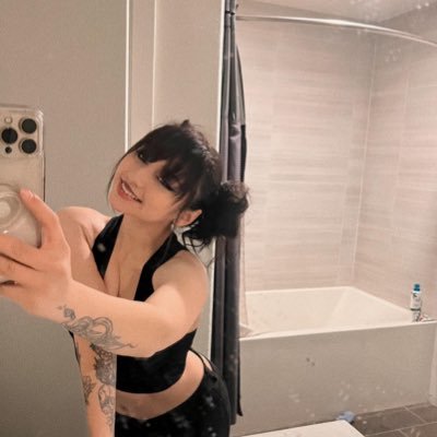 SxnpaiJxde's profile picture. 4’11 Latina Mami 🍒🍑