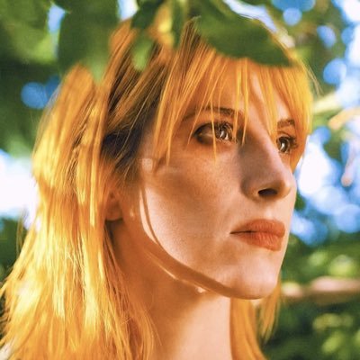 hiimynameisash's profile picture. 28 | autistic | mod for @glassesjournal 🌻⚔️