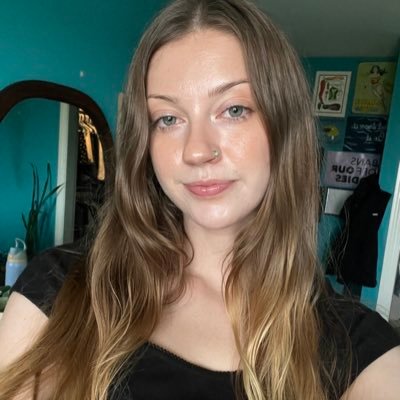 frogg_gurl's profile picture. I’m on Dumbass Twitter and I’m on Communist Twitter | she/her🏳️‍🌈 | Plant Person🪴| Ally🏳️‍⚧️ | Decent sized forehead nothing crazy tho