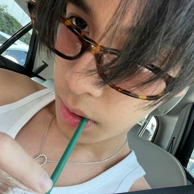 surfjva's profile picture. 