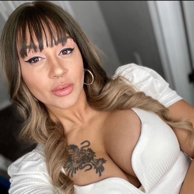 rockergirlce's profile picture. Single mom glow👩‍👧 💟+ a little trouble🦹🏻.
Divorced, thriving⚡️✨💫, and open to good chemistry🌹🥀🖤