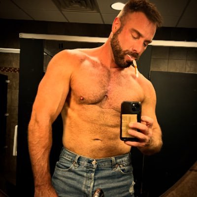 fitfunnwfl's profile picture. raw fuck slut. open to any and all.