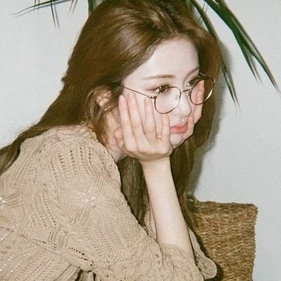 zarabelz_'s profile picture. 𝐎𝐂𝐑𝐏 || Arabelle Zena Sylene, a Slytherin third-year, pursuing Auror studies as her major, with Vault Code 4009 🐍💜