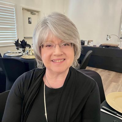 JoeLorrieB's profile picture. 👒 Lorrie 🙏 Christ Follower 📚Classics Bookworm 🎩 Dickens Fangirl 🌏 History Nerd 🫖 Tea Obsession