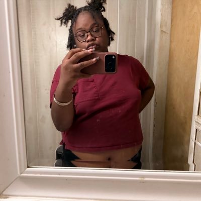 lgomilli_'s profile picture. 𝒷ℯ 𝓈ℴ𝓂ℯℴ𝓃ℯ𝓈 𝓈𝓊𝓈𝒽𝒾𝓃ℯ 𝓌𝒽ℯ𝓃 𝓉𝒽ℯ𝒾𝓇 𝓈𝓀𝒾𝑒𝓈 𝒶𝓇ℯ 𝑔𝓇𝒶𝓎 🌅 . #moco23📚💛