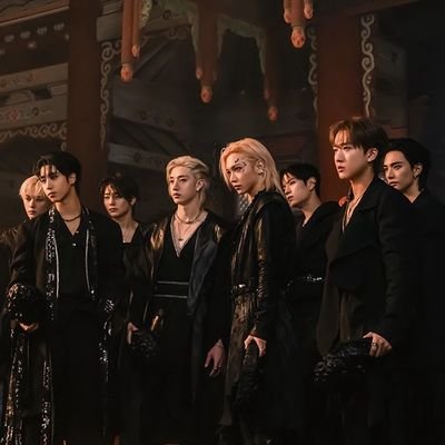 Chan_to_the_Ho's profile picture. Phia | 2PM💜💛HOTTEST |🍌🐧| STRAY KIDS❤️STAY |🐿️🐤🐇🐕|🖤🩶🤍💜🏳️‍🌈 |✨cats✨| AO3 in carrd | '87 | she/her | occasionally nsfw 🔞