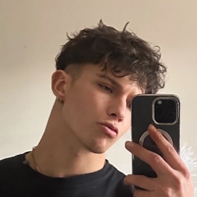 adrian_hots's profile picture. 🔞A young French boy who likes to have fun, with a big 🍑 and a good 🍆