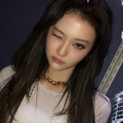 akgaemeovv's profile picture. in this meovv shit for life