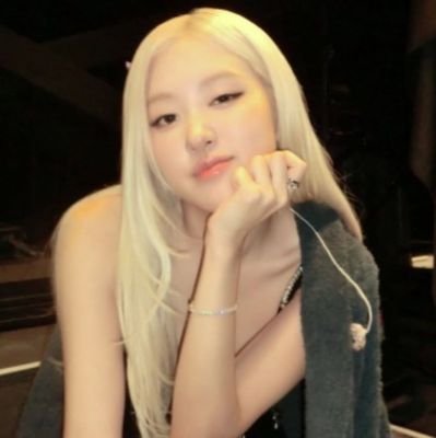 Roseannoe's profile picture. @BLITEPINK’𝗌 Mehfluencer in grace ensemble. (1997)