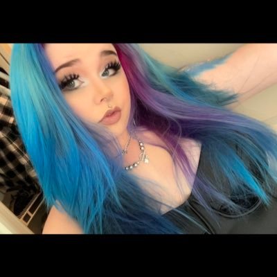 theashleysummer's profile picture. if you need me, i’m here now | 29 | your favorite rocket summer + waterparks fan | co-CEO of porterparx! ♋️✨ link to the 21+ parx discord server i run below!⬇️