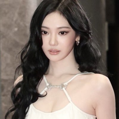 eggoslug's profile picture. tifa lockhart if she was bengali 🐰🪽