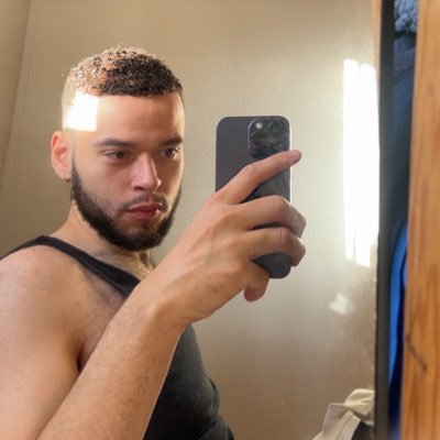 xgjonezxx's profile picture. 👀👀NSFW 18+ 🙈 25 • 6’4 • black & white 👦🏽☀️💕🏳️‍🌈🇺🇸🐽