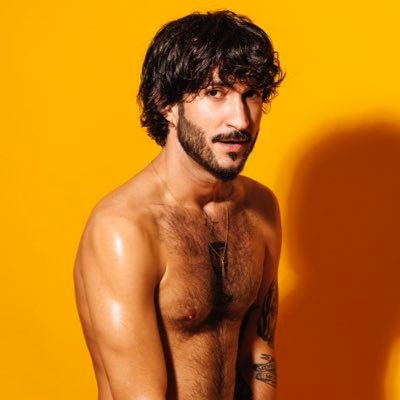 adrianhotxu's profile picture. 🔞