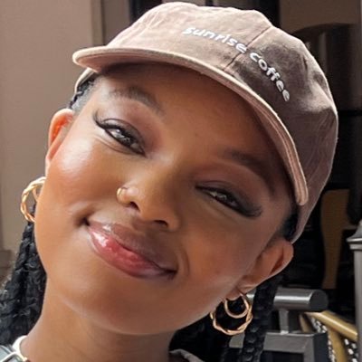 Ursula_Dlamini's profile picture. 🎀 wife & mommy of 2 🎀 // girl mom // life's better in pink 🩷 // founder of @SheMatters_SA ♡// jus' winging it like my eyeliner ツ & i love sunflowers🌻