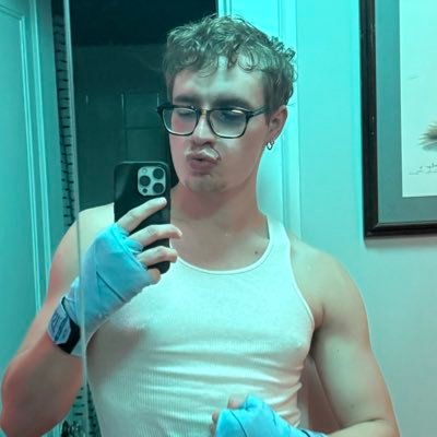 Macundercover's profile picture. insta: macundercover